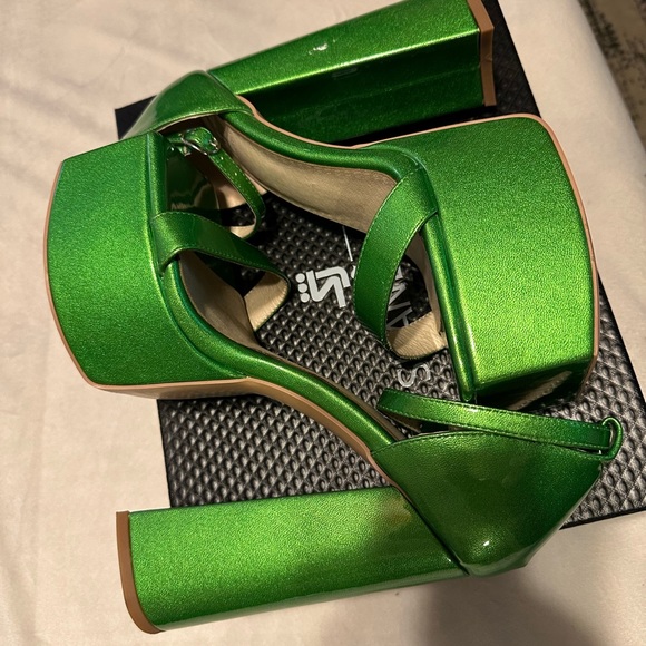 Shoes - Green Chunky heel